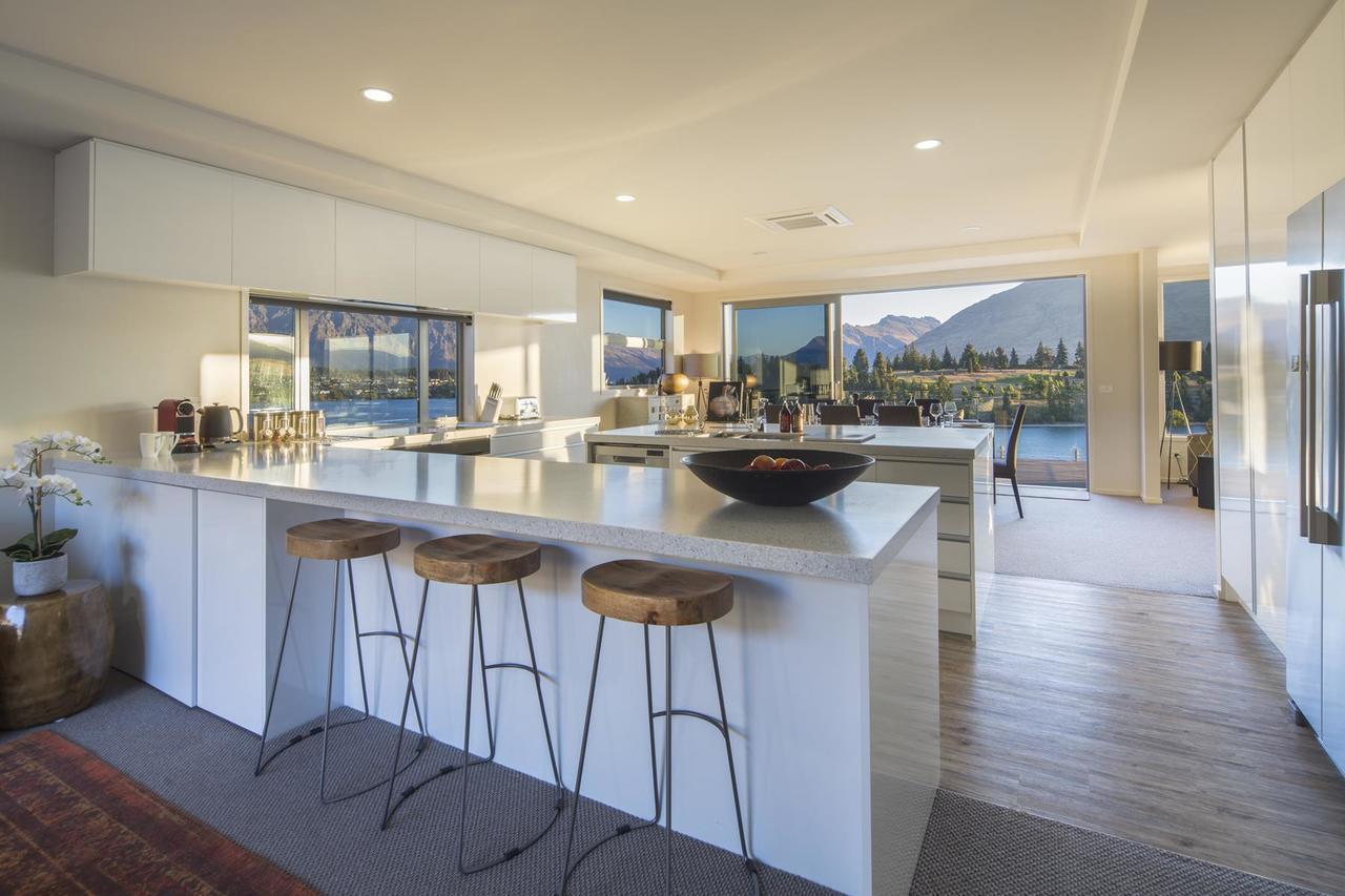 Lakefront Luxury By Amazing Accom Queenstown Dış mekan fotoğraf