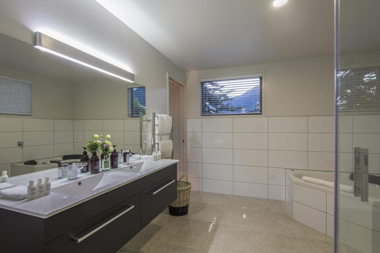 Lakefront Luxury By Amazing Accom Queenstown Dış mekan fotoğraf